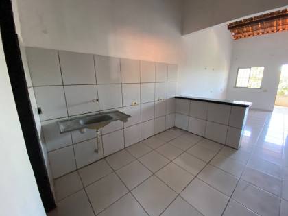 LOCAÇÃO - CASA 2 QUARTOS JAÇANAÚ/ GARAGEM P/ MOTOS