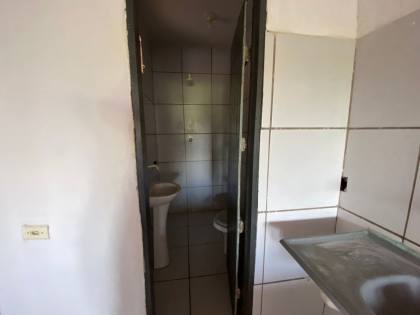 LOCAÇÃO - CASA 2 QUARTOS JAÇANAÚ/ GARAGEM P/ MOTOS