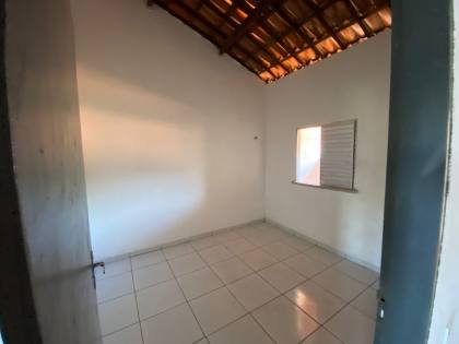 LOCAÇÃO - CASA 2 QUARTOS JAÇANAÚ/ GARAGEM P/ MOTOS
