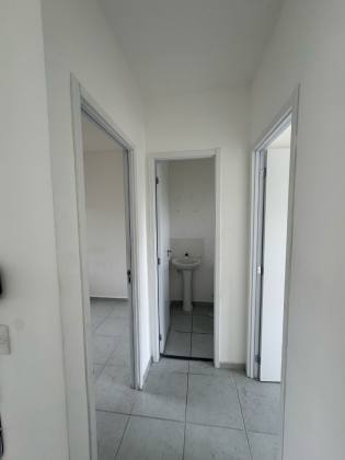Repasse - Casa em condomínio fechado.