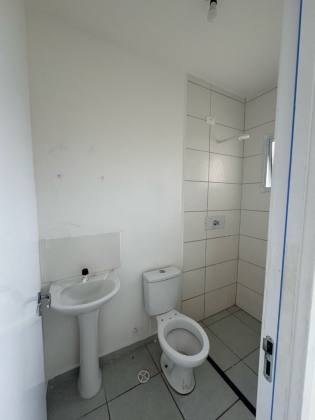 Repasse - Casa em condomínio fechado.
