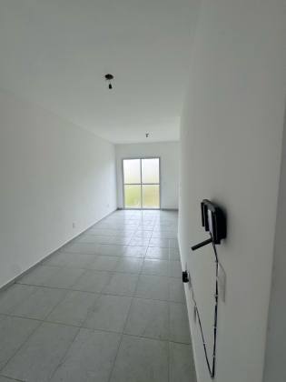 Repasse - Casa em condomínio fechado.