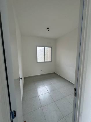 Repasse - Casa em condomínio fechado.