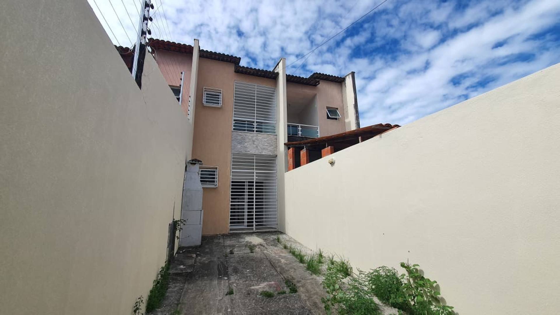 Oportunidade! Sobrado com 3 quartos em MARACANAÚ