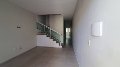 Oportunidade! Sobrado com 3 quartos em MARACANAÚ