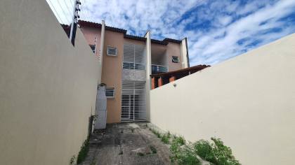 Oportunidade! Sobrado com 3 quartos em MARACANAÚ