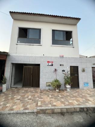 CASA AMPLA DISPONÍVEL