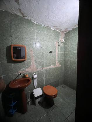 CASA AMPLA DISPONÍVEL