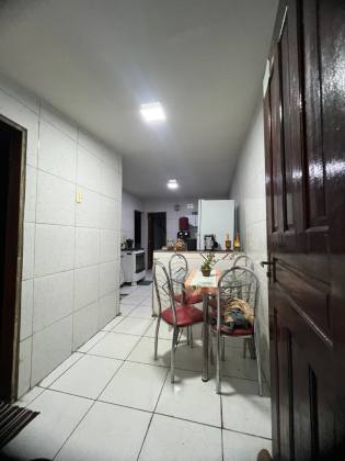 CASA AMPLA DISPONÍVEL