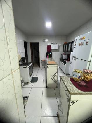 CASA AMPLA DISPONÍVEL