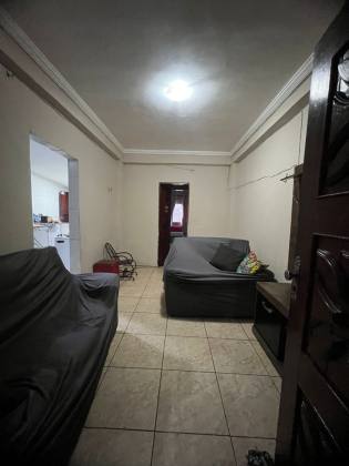 CASA AMPLA DISPONÍVEL