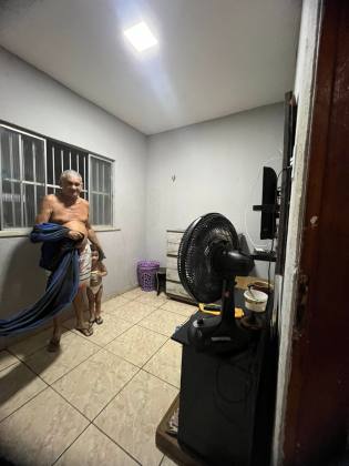 CASA AMPLA DISPONÍVEL