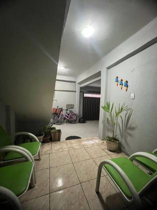 CASA AMPLA DISPONÍVEL