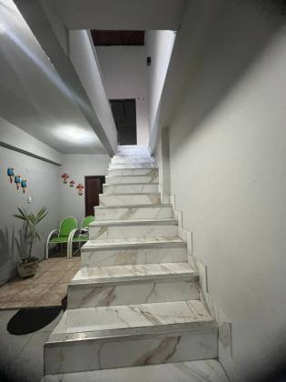 CASA AMPLA DISPONÍVEL