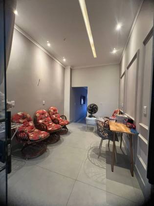 CASA AMPLA DISPONÍVEL