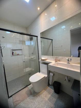 CASA AMPLA DISPONÍVEL