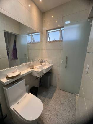 CASA AMPLA DISPONÍVEL