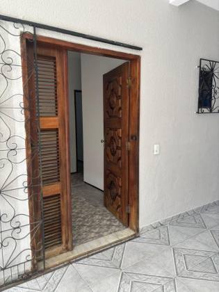 Casa de 3 Quartos - More no Jereissate, pertinho do Shopping Maracanaú.