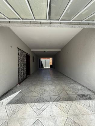 Casa de 3 Quartos - More no Jereissate, pertinho do Shopping Maracanaú.