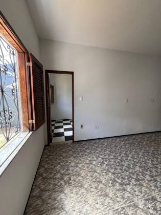 Casa de 3 Quartos - More no Jereissate, pertinho do Shopping Maracanaú.