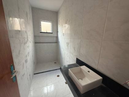 Casa plana com 3 quartos no Luzardo Viana