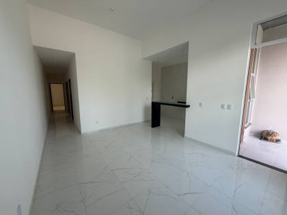 Casa plana com 3 quartos no Luzardo Viana