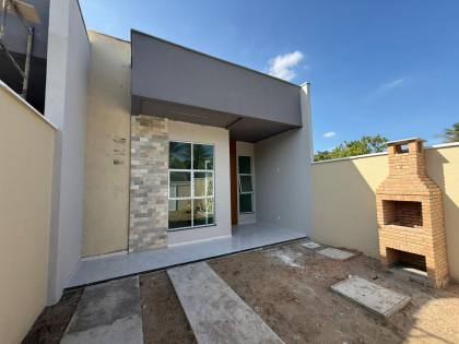 Casa plana com 3 quartos no Luzardo Viana