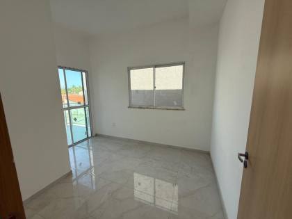 Casa duplex com 3 quartos e varanda