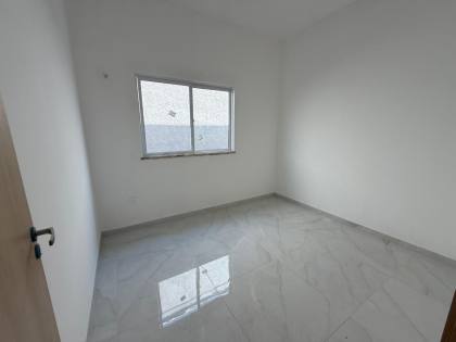 Casa duplex com 3 quartos e varanda