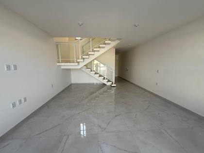 Casa duplex com 3 quartos no Luzardo Viana