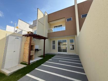 Casa duplex com 3 quartos no Luzardo Viana