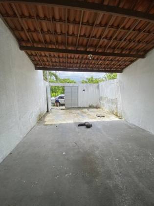 CASA DE 2 QUARTOS NO LAGOA PARK ( GARAGEM E QUINTAL )