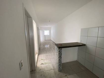 CASA DE 2 QUARTOS NO LAGOA PARK ( GARAGEM E QUINTAL )