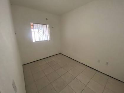 CASA DE 2 QUARTOS NO LAGOA PARK ( GARAGEM E QUINTAL )