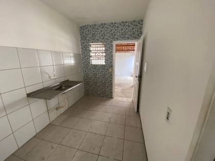 CASA DE 2 QUARTOS NO LAGOA PARK ( GARAGEM E QUINTAL )