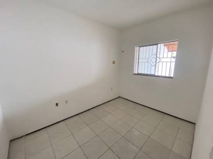 CASA DE 2 QUARTOS NO LAGOA PARK ( GARAGEM E QUINTAL )