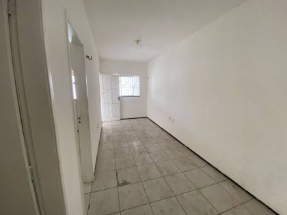 CASA DE 2 QUARTOS NO LAGOA PARK ( GARAGEM E QUINTAL )