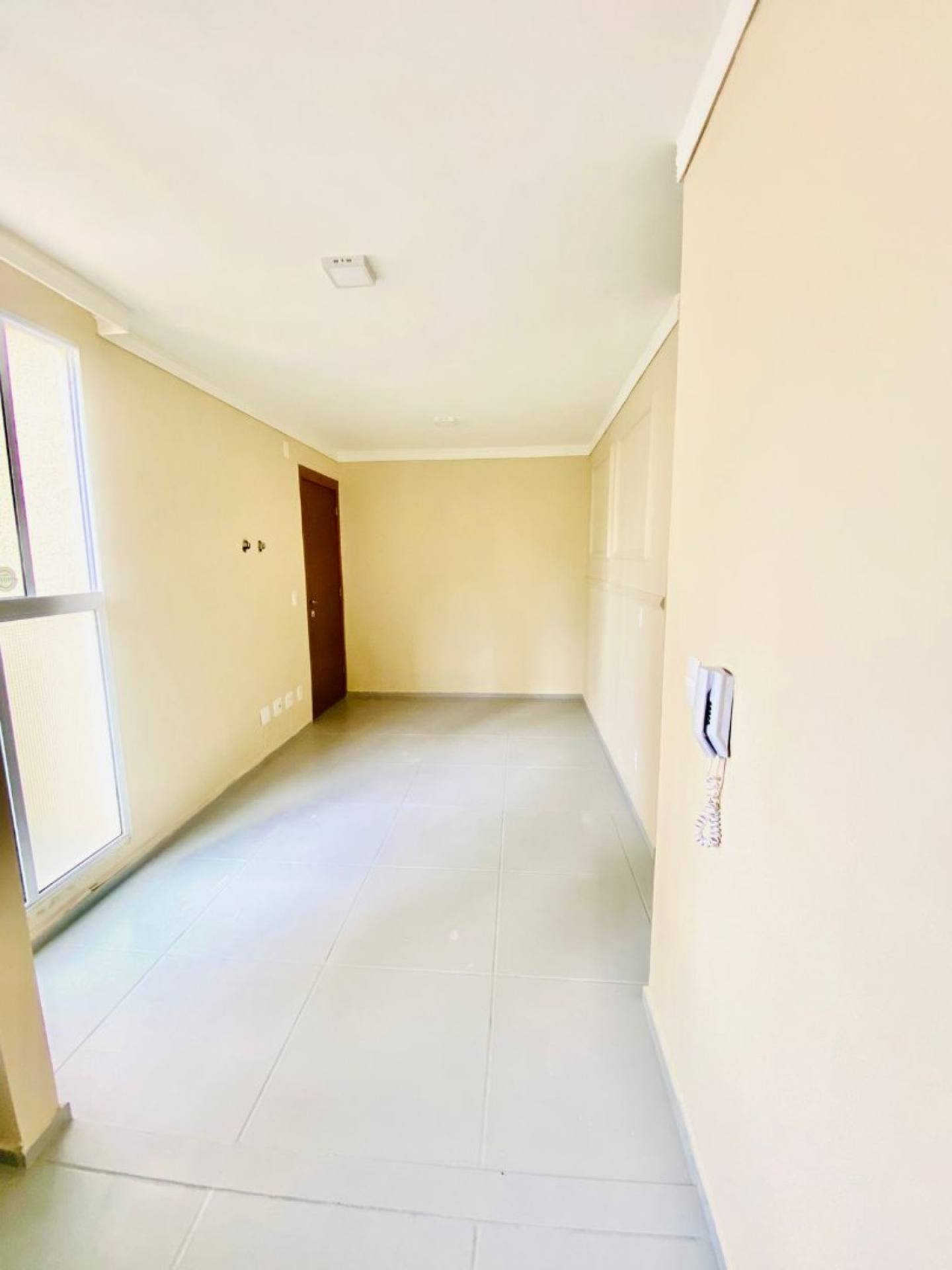 APARTAMENTO 2 QUARTOS COM PROJETADO E QUINTAL