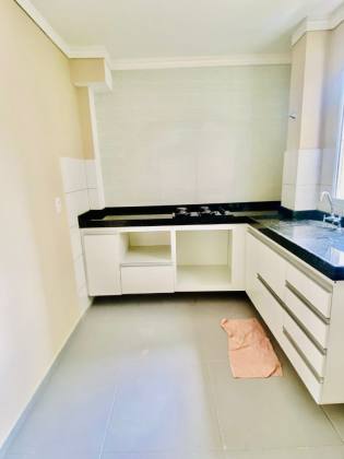 APARTAMENTO 2 QUARTOS COM PROJETADO E QUINTAL