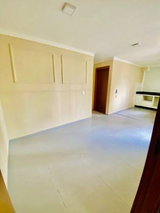 APARTAMENTO 2 QUARTOS COM PROJETADO E QUINTAL