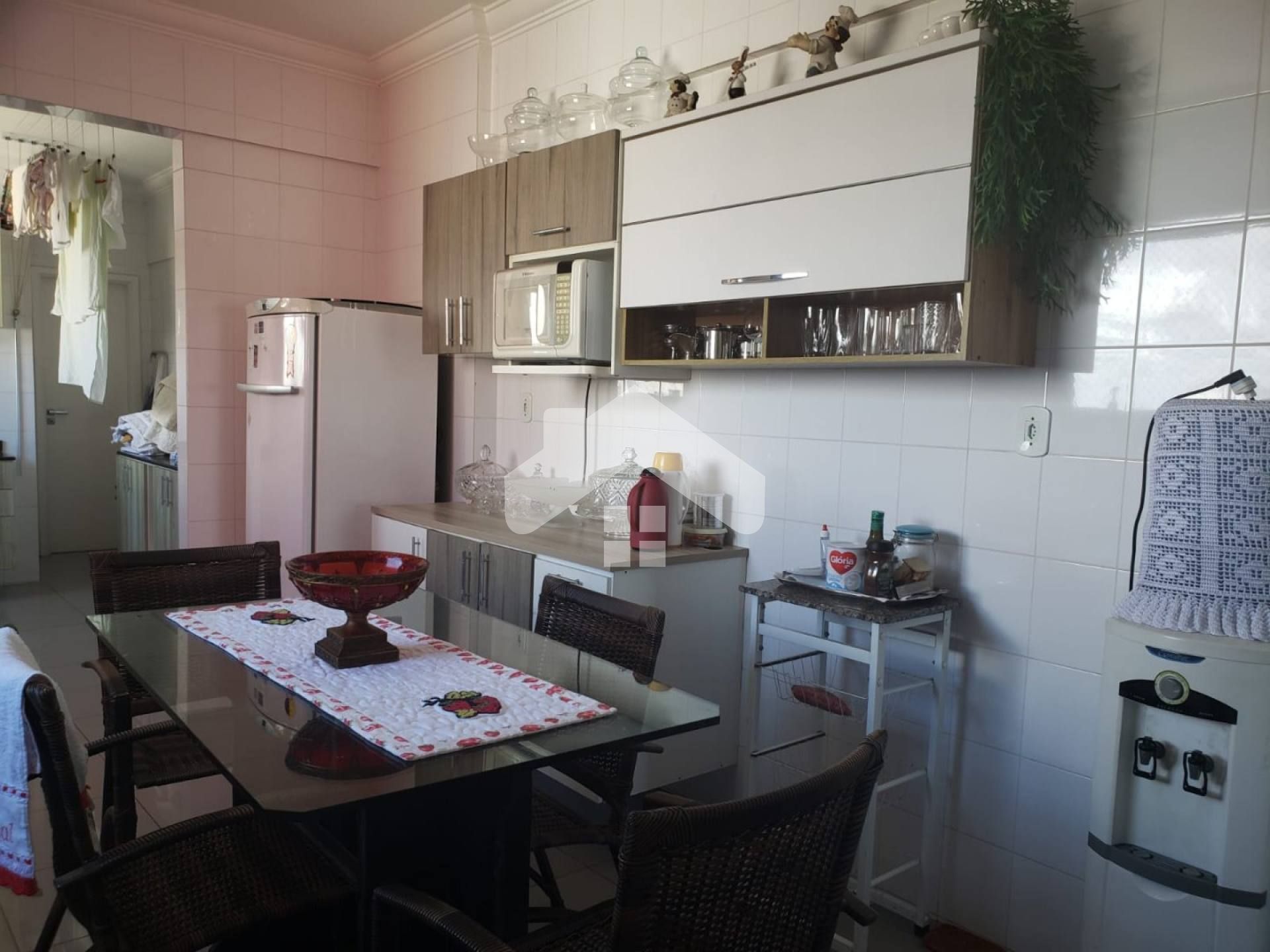 Apartamento com 4 quartos sendo 2 suítes no bairro 13 de Julho
