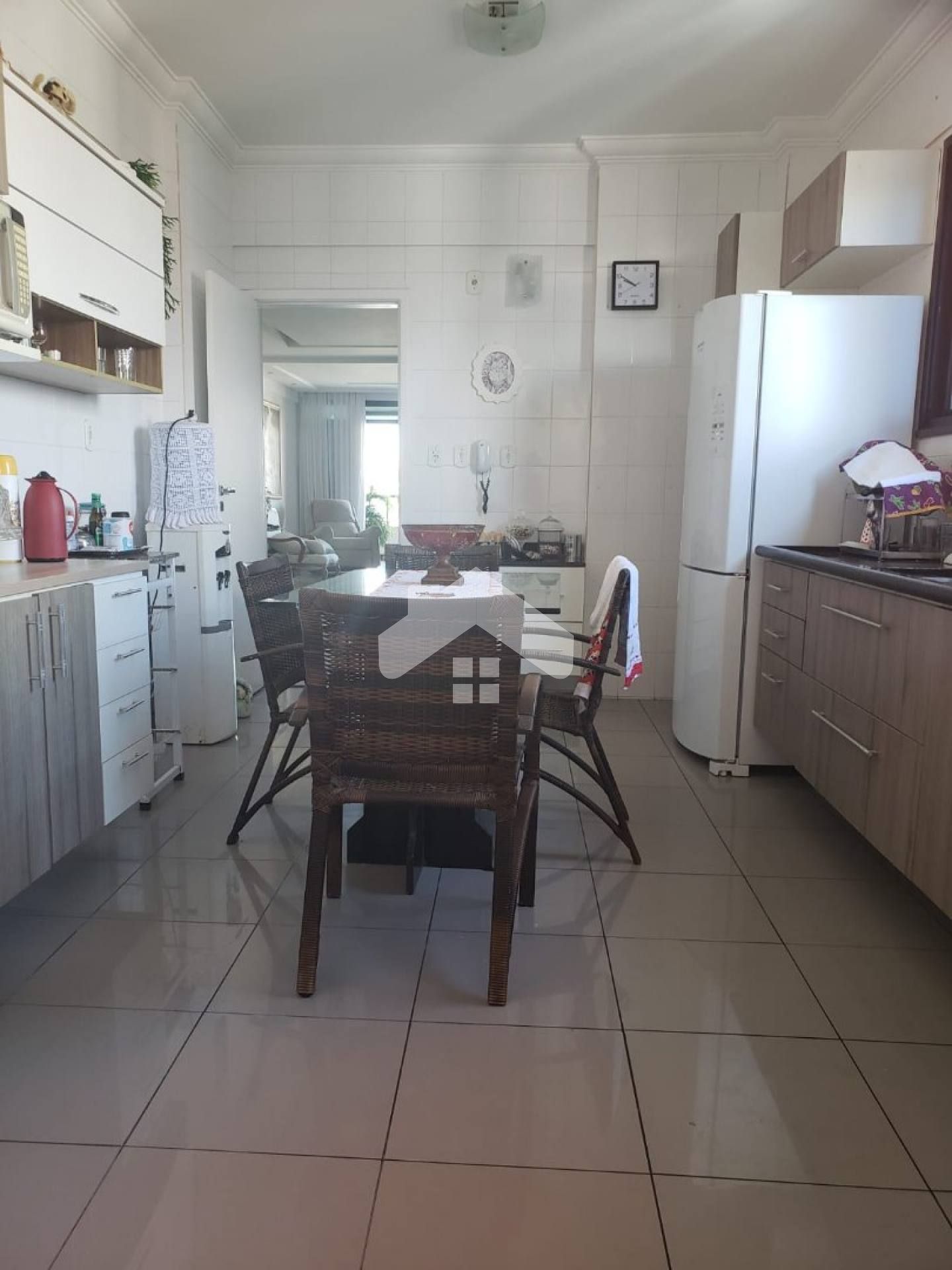 Apartamento com 4 quartos sendo 2 suítes no bairro 13 de Julho