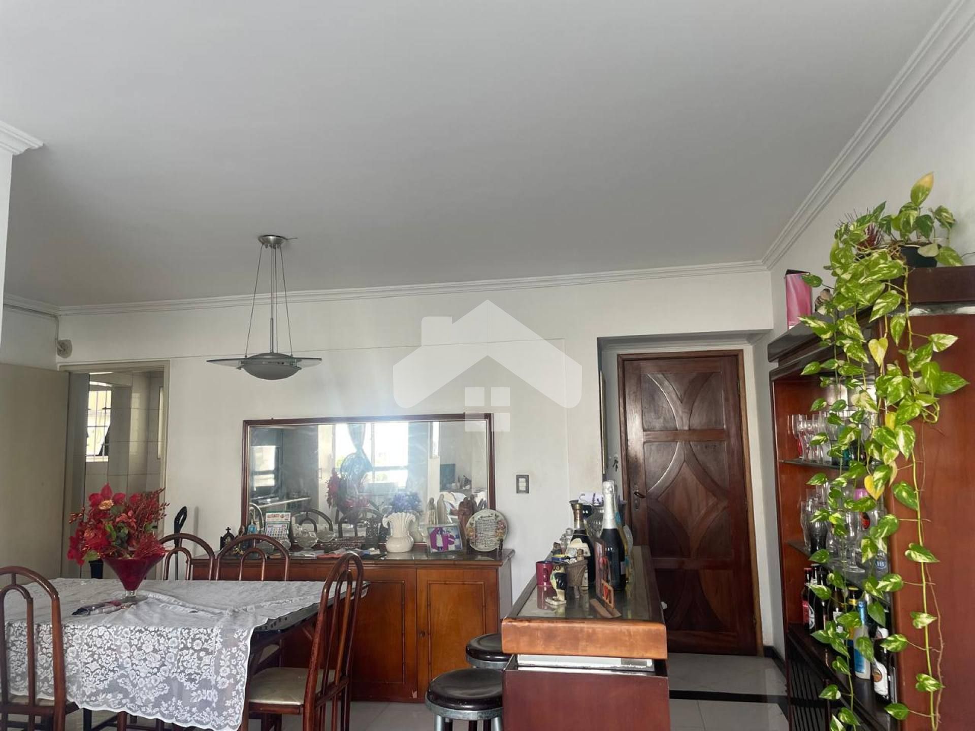 Apto com 3 quartos, 1 suite e varanda no Bairro Luzia em Aracaju