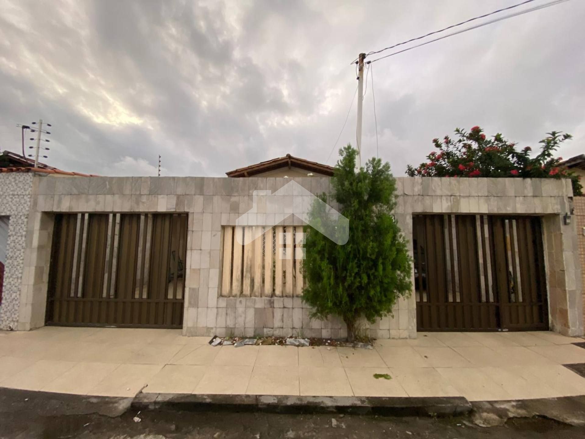 Casa Para Vender com 3 quartos 1 suíte no bairro Aruana em Aracaju