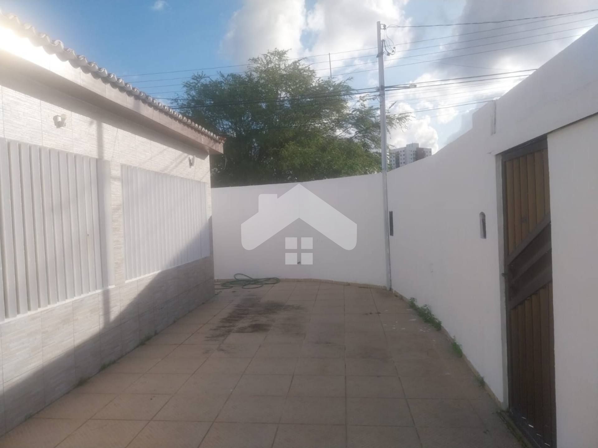 Casa reformada para vender com 3 quartos 1 suíte no bairro Santa Lúcia em Aracaju