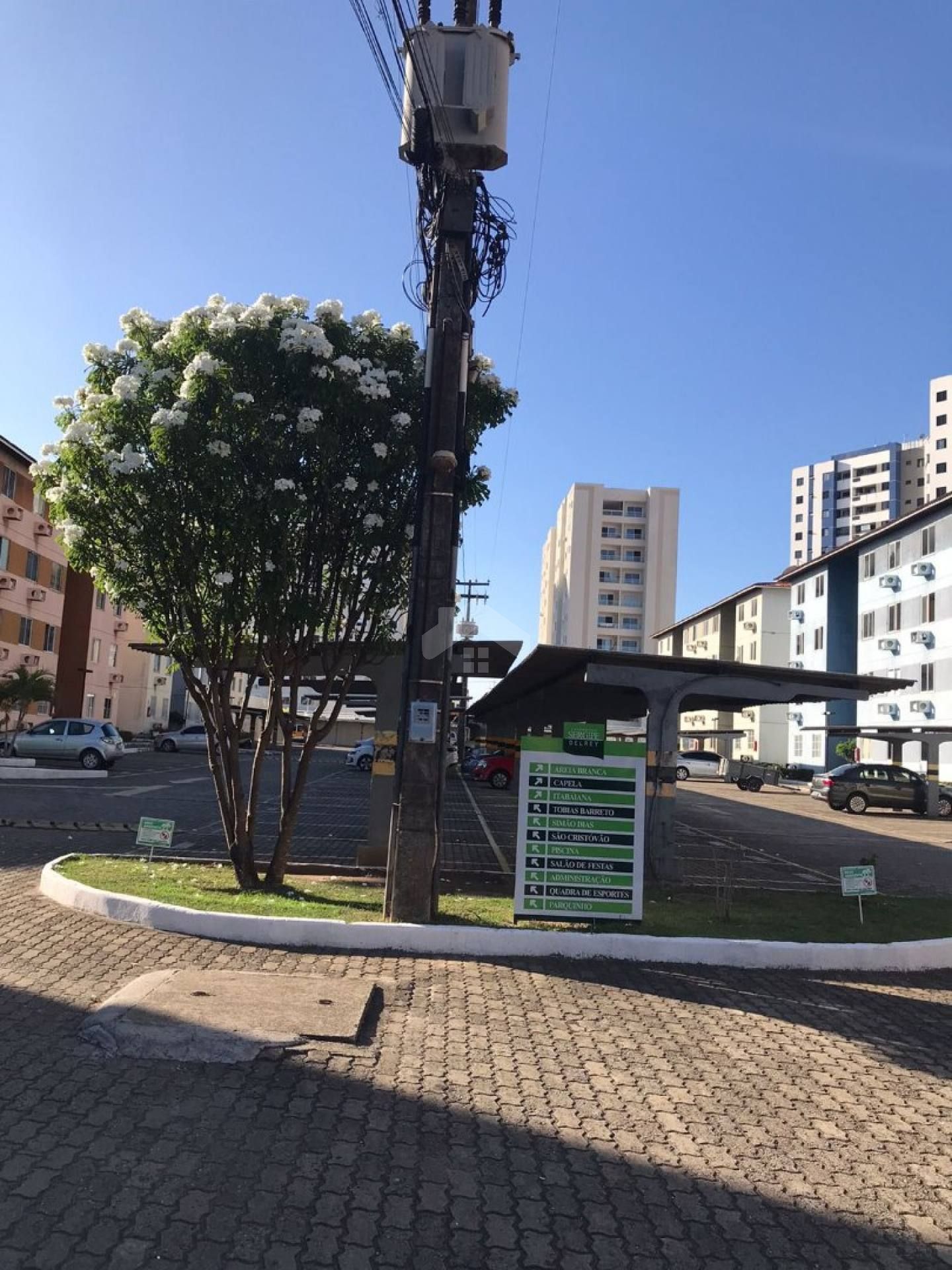 Apartamento com 3 quartos na Farolândia, próximo à Unit.