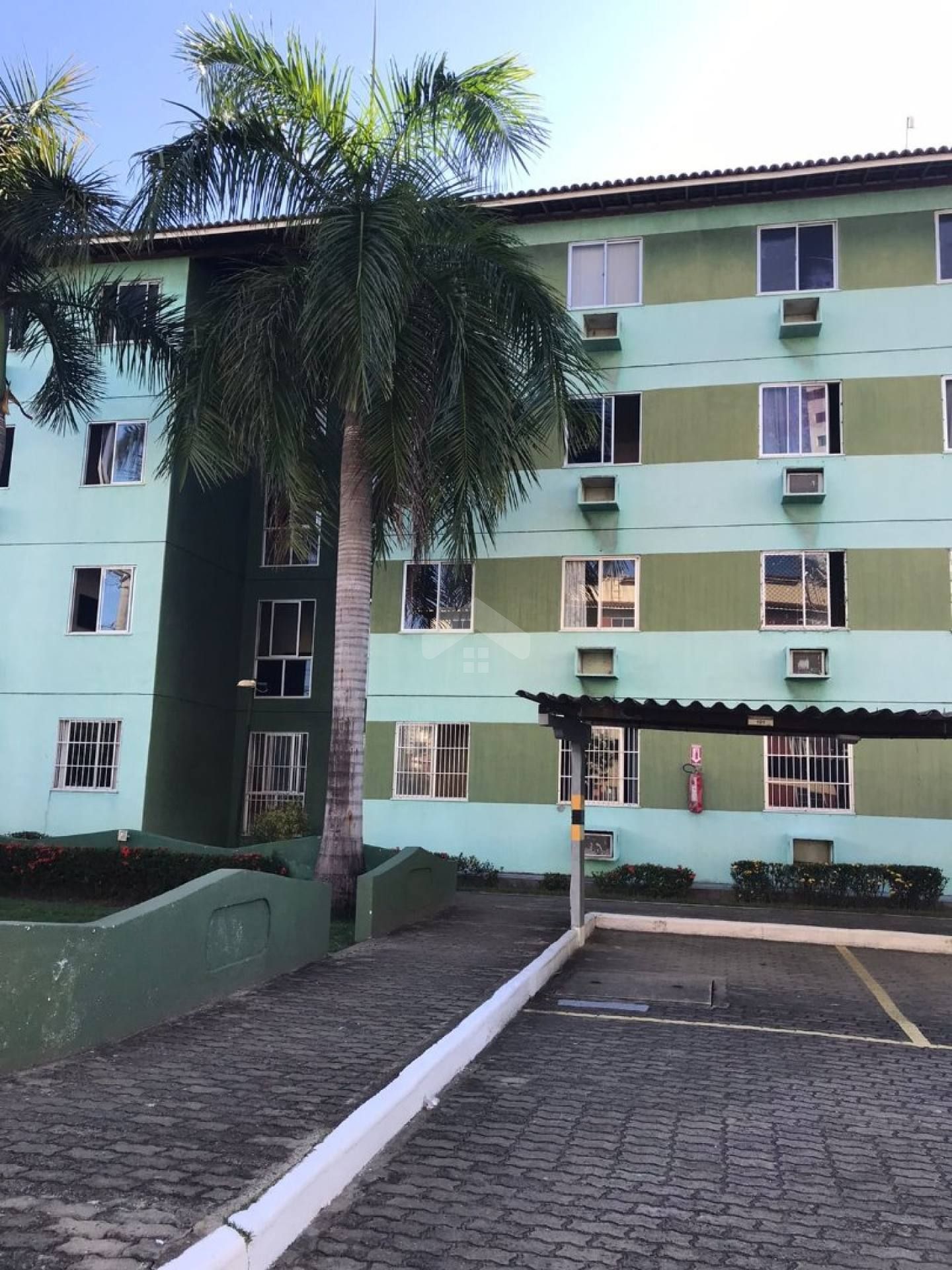 Apartamento com 3 quartos na Farolândia, próximo à Unit.