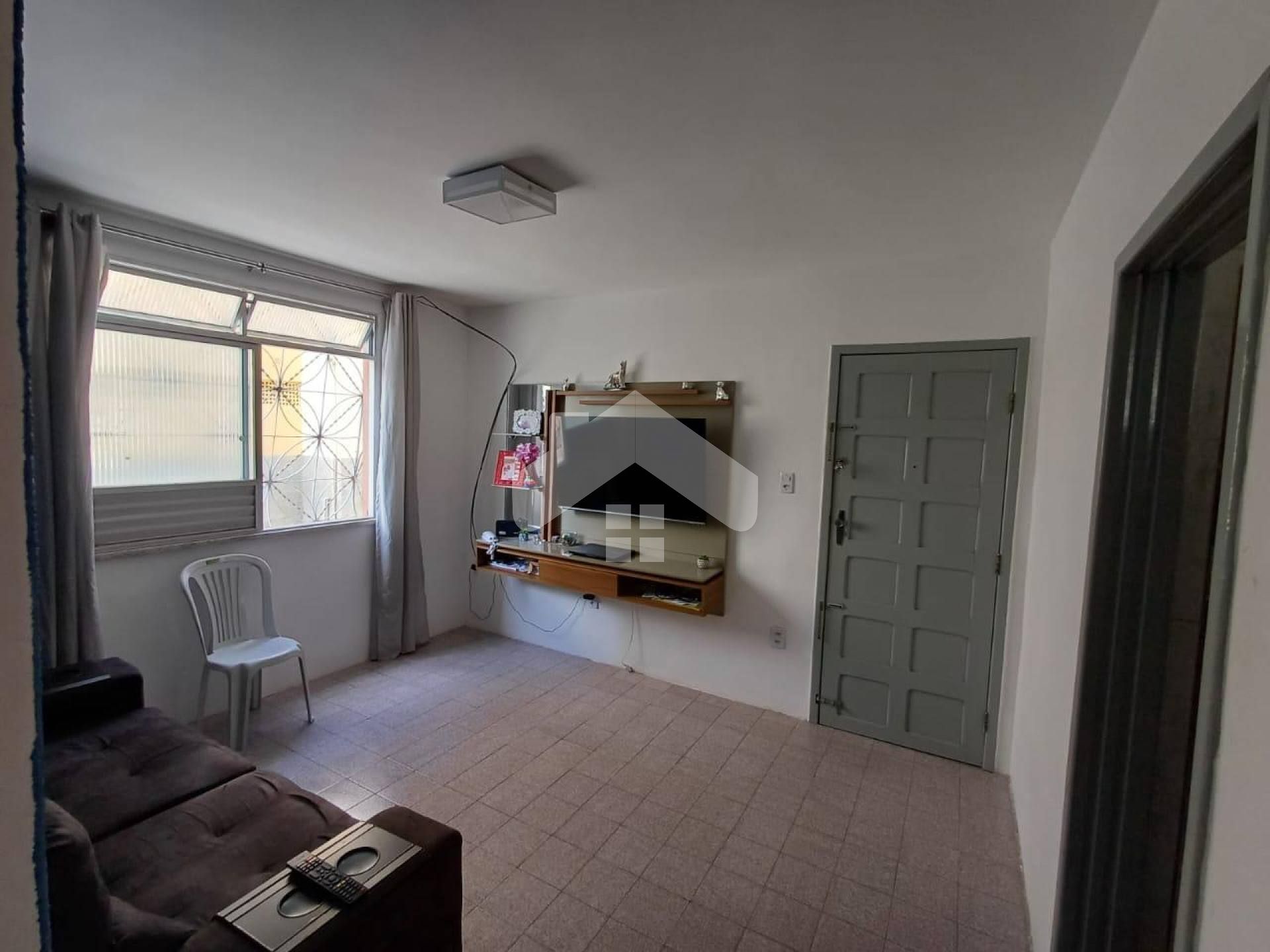 Apartamento no térreo com 3 quartos no bairro Farolândia