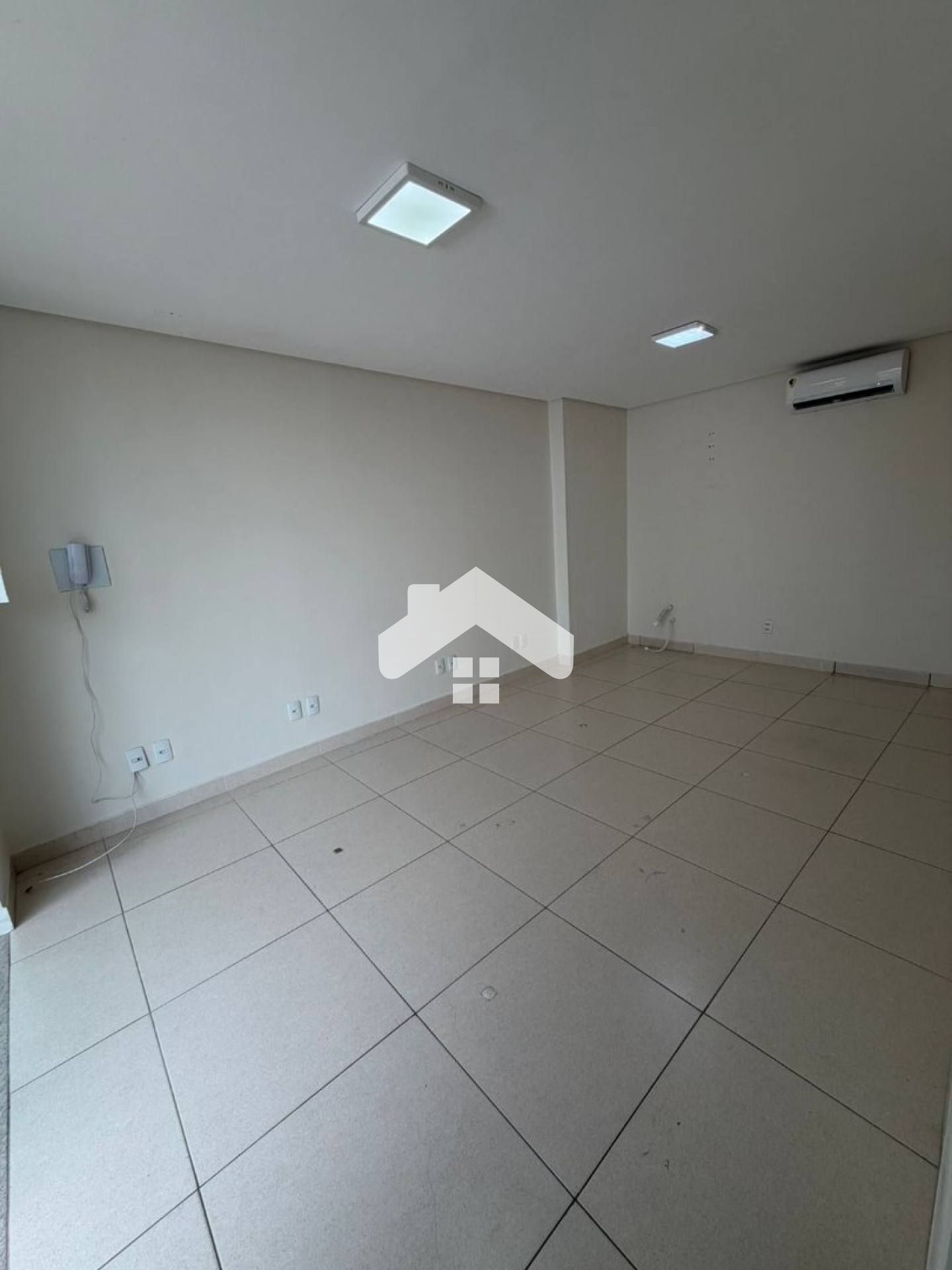 Sala comercial na Galeria Andara, 1 banheiro privativo - Luzia