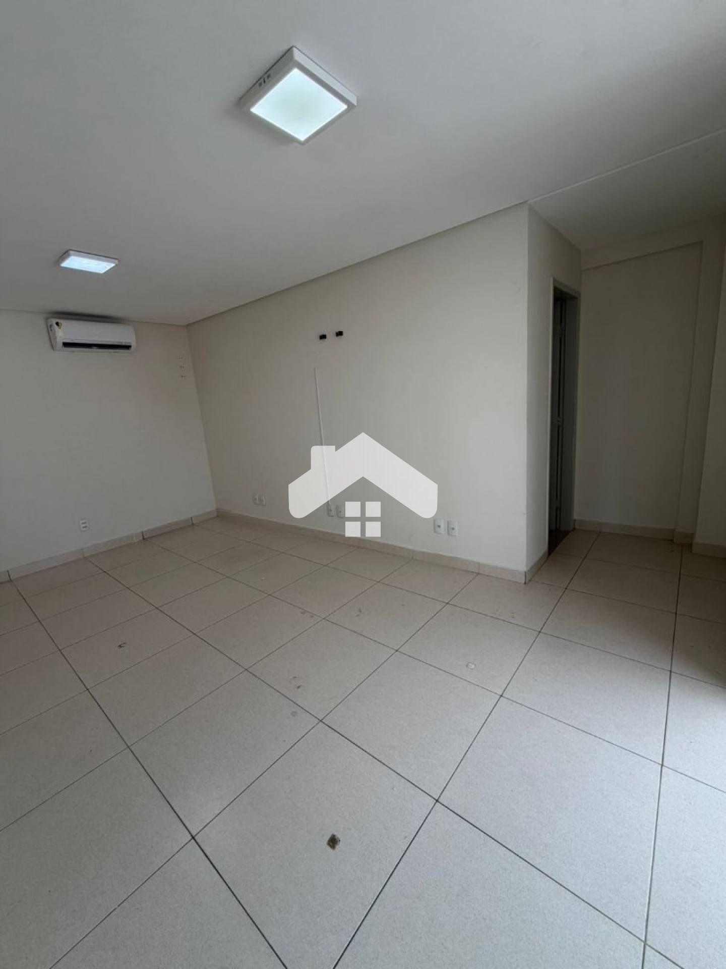 Sala comercial na Galeria Andara, 1 banheiro privativo - Luzia